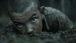 Familia de Bruno y el comandante cenando en la casa de El niño del pijama de rayas