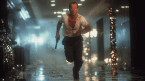 Fotograma de John McClane hablando por radio con Al Powell.