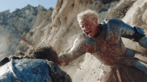 Detalle de la espada Guardajuramentos en manos de Brienne de Tarth.