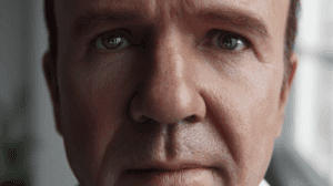 Escena de la película El Banco de Dave donde se explica quién es el protagonista