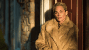 catherine tramell fumando cigarrillo en la sala de interrogatorios