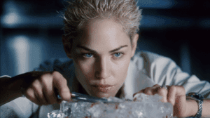 estilo de vestuario blanco minimalista de catherine tramell